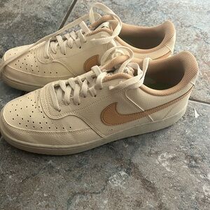 Women’s Nike size 10
